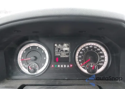 2017 Ram 1500 Slt 4X4 6'4 Box z USA, uszkodzony, nr VIN 1C6RR7GG3HS583597